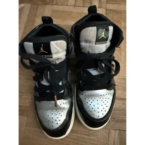 Jordan 1 Mid‎ SE Kids' Shoes Black/Metallic Silver youth size 1.5 - Picture 2 of 8